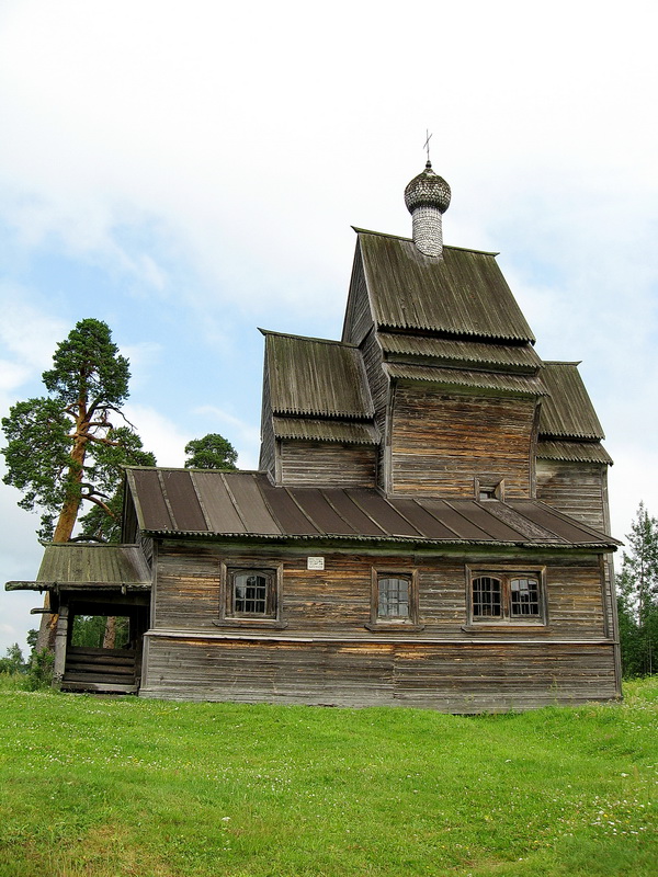 Георгиевская церковь летом